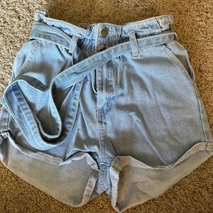 SHEIN Jean Shorts With Belt - Small